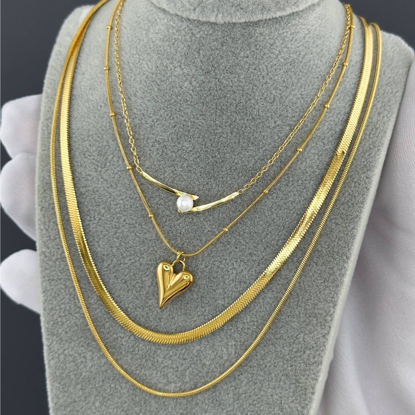 Eternal Love: 18K Gold Hearts Chain