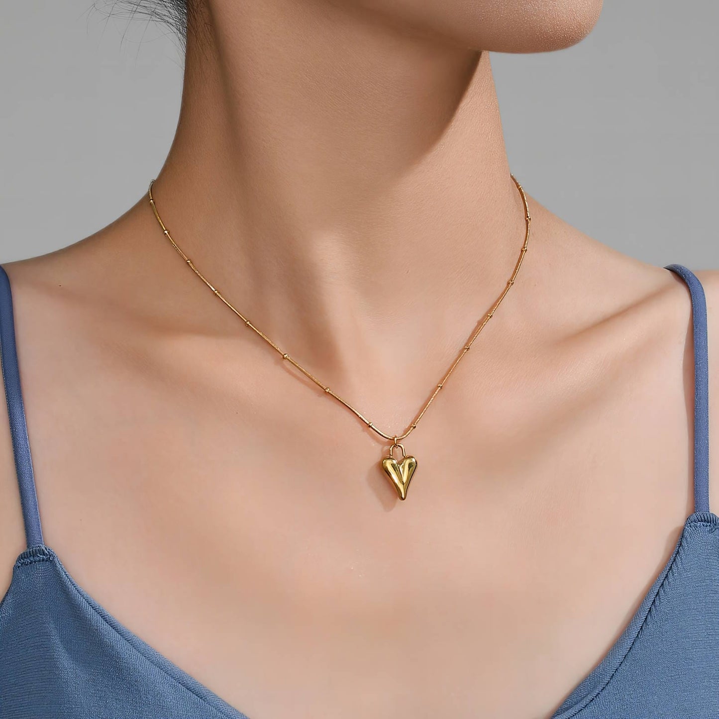 Eternal Love: 18K Gold Hearts Chain